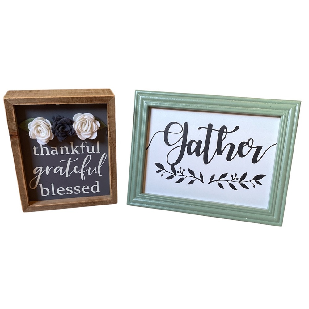 Set of 2 decor signs